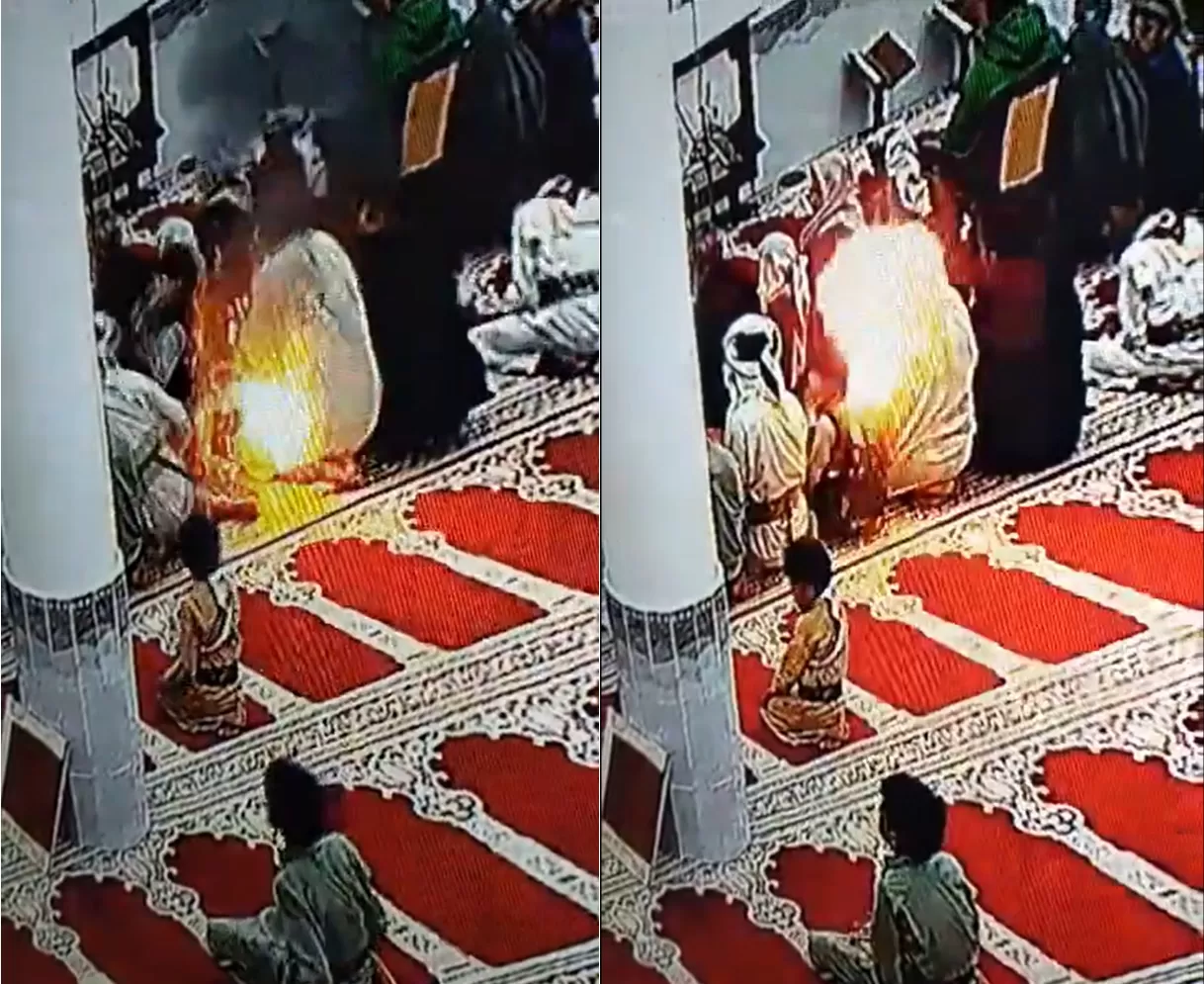 اشتعال النار بيمني في مسجد بمأرب