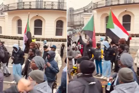 تظاهرات السودانيين أمام السفارة الإماراتية في لندن