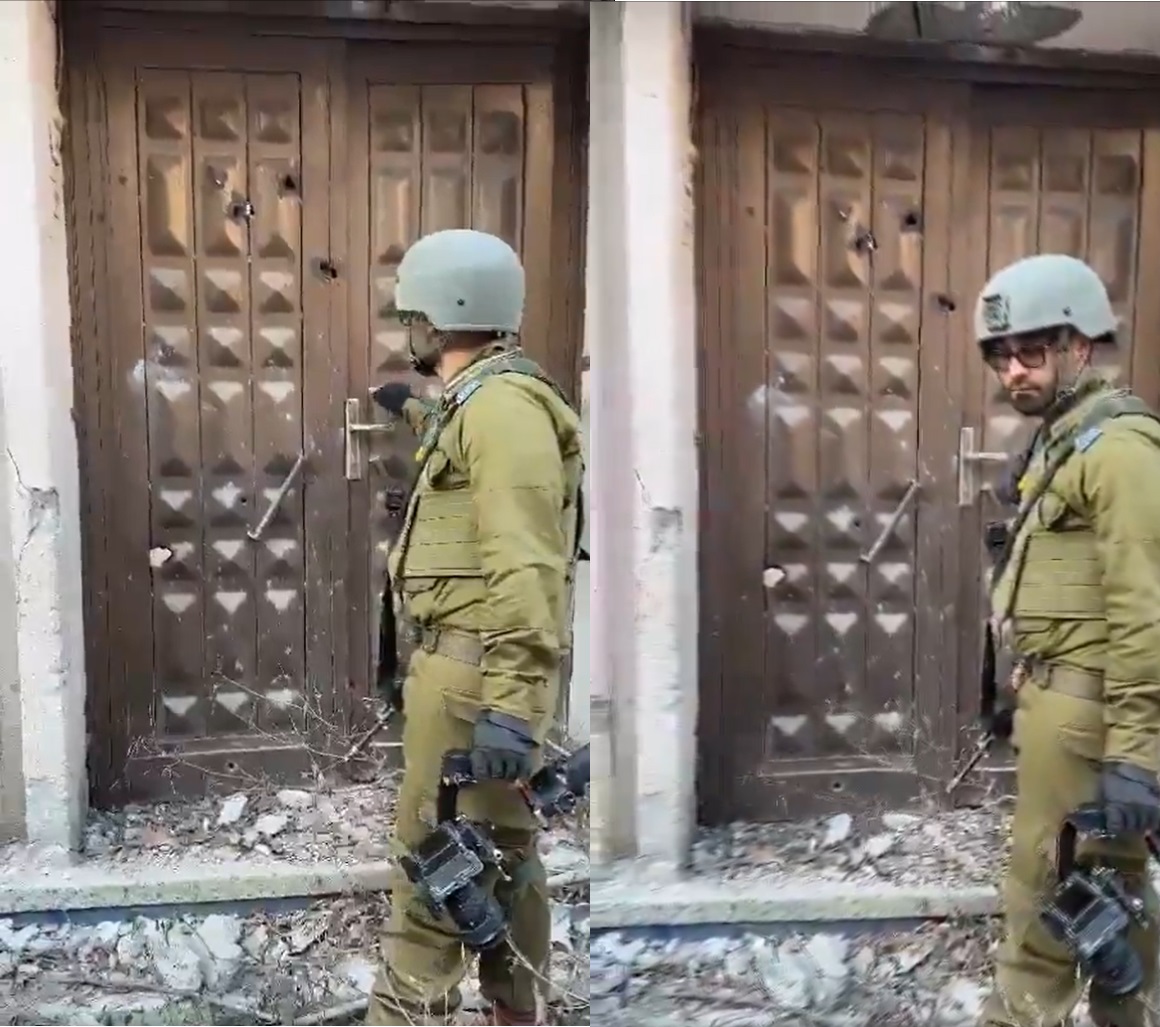 جندي إسرائيلي يطرق باب منزل دمره الاحتلال في غزة