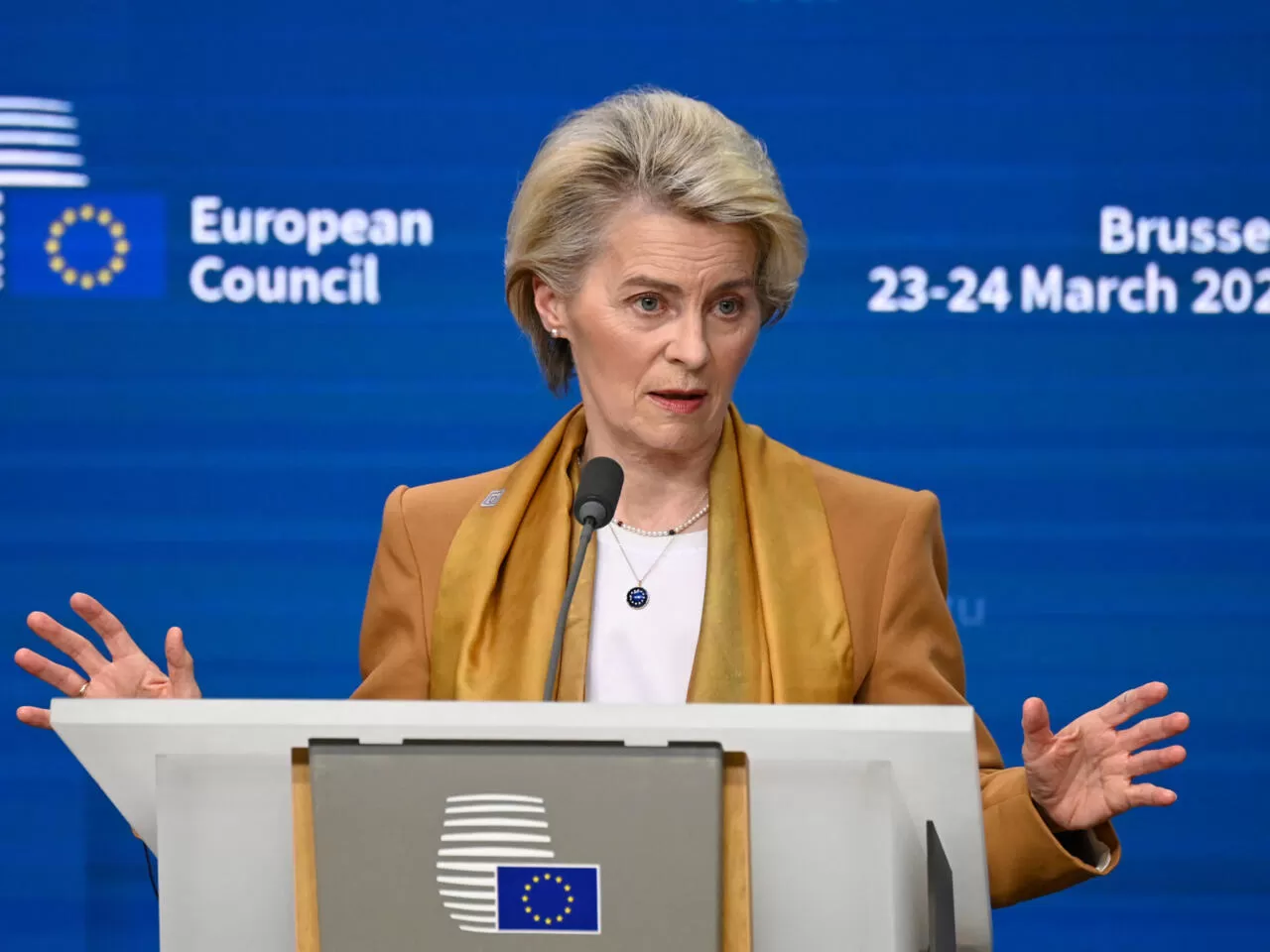 تعرض رئيسة المفوضية لموقف محرج لحظة لحظة إنتهائها من خطاب عن "وحدة أوروبا وقوتها"