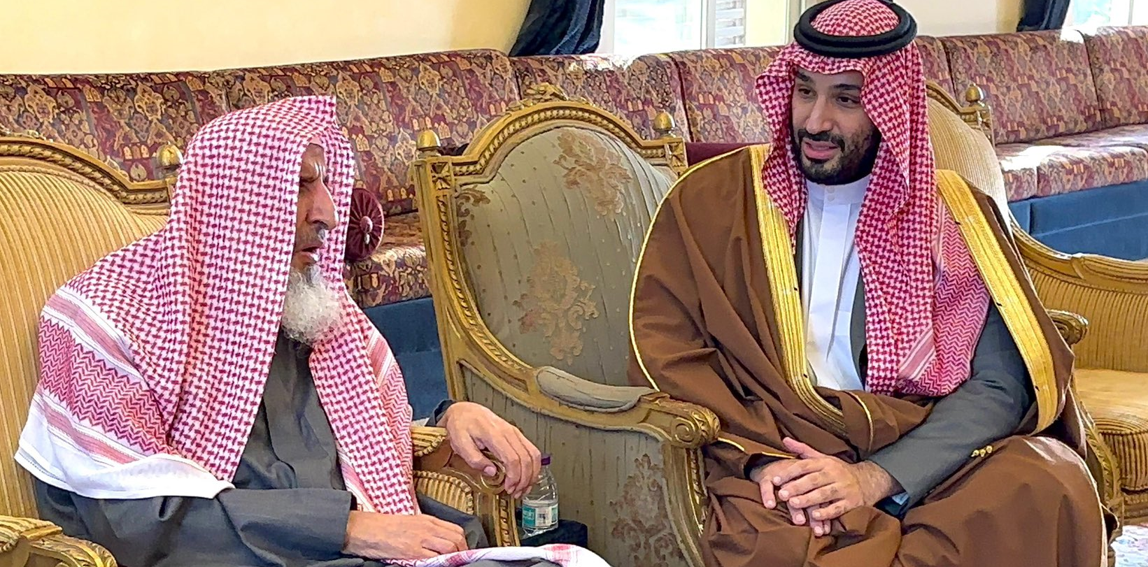 ولي العهد السعودي محمد بن سلمان يلتقي مفتي عام المملكة الشيخ عبدالعزيز بن عبدالله آل الشيخ