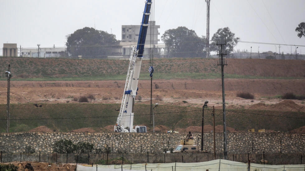 عام 2020 شيدت مصر جدارا اسمنتيا بطول 6 متر لبناء حائط على الحدود بينها مع غزة