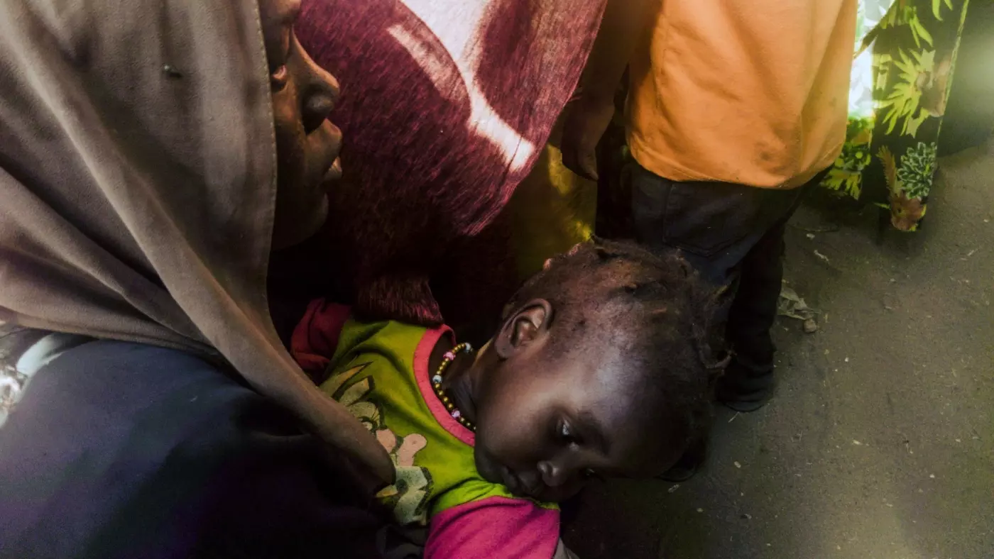 مدنيون فارون من النزاع في السودان ينتظرون إجراءات تسجيل اللجوء في الرنك بجنوب السودان