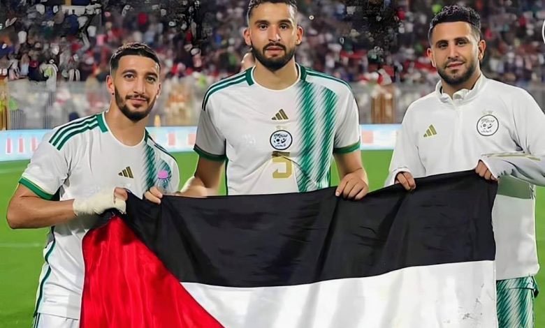 رياض محرز ونجوم المنتخب الوطني الجزائري