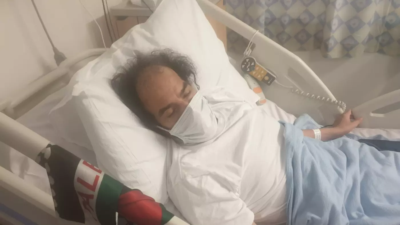وائل عرفات بدأ إضرابا عن الطعام في 22 أكتوبر 2023، في مستشفى بمدينة باث جنوب غرب إنجلترا