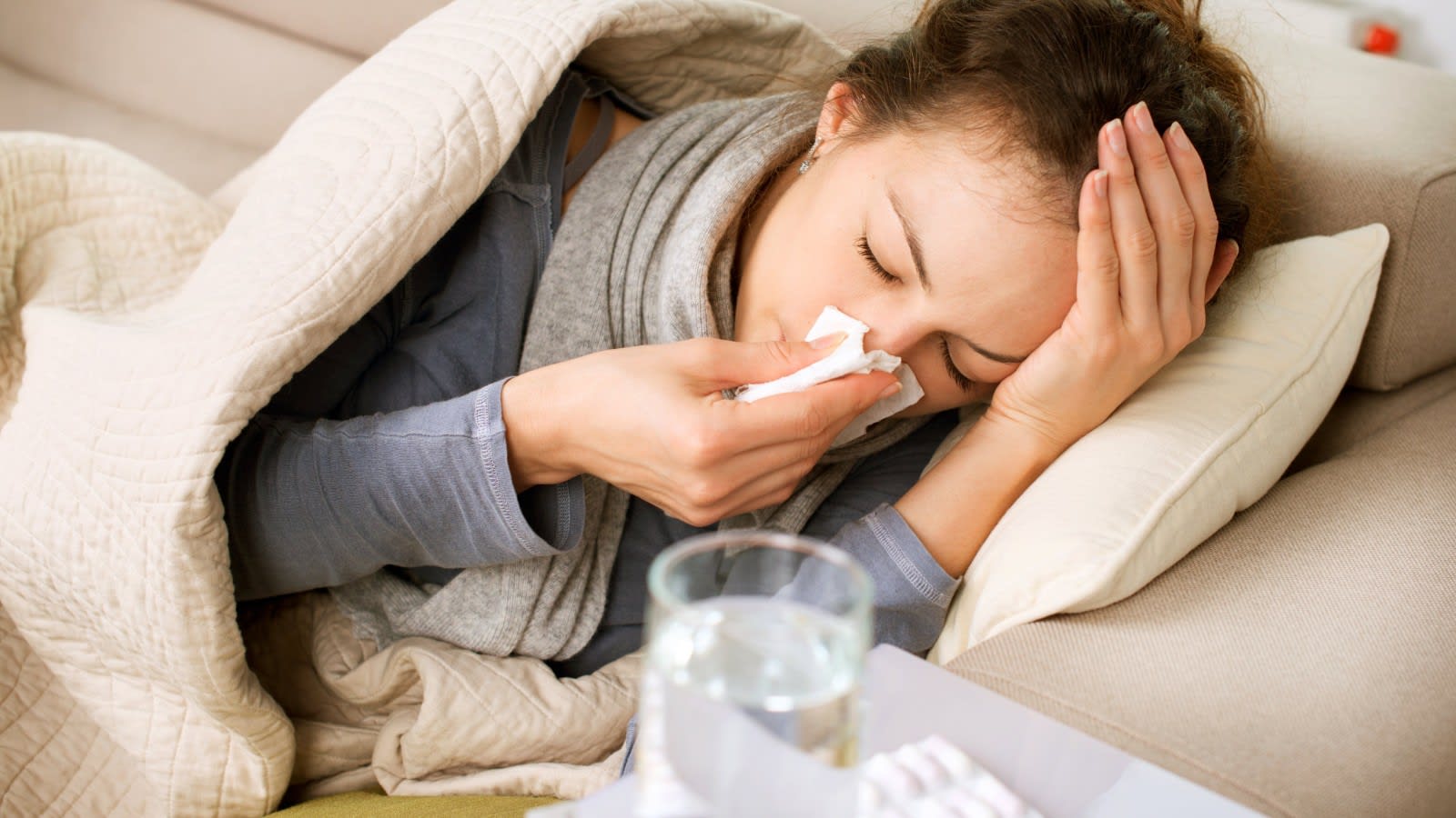 كيف تتجنب الإصابة بالزكام والإنفلونزا.. خطوات بسيطة لمقاومة جراثيم الشتاء