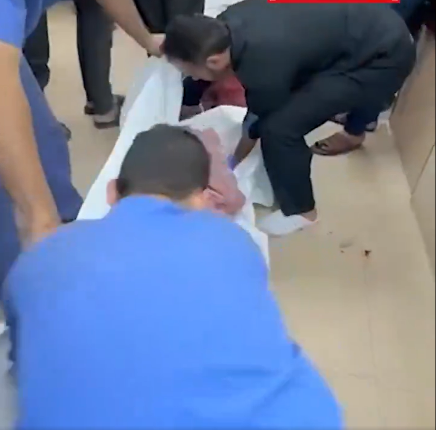 . أكياس لتكفين الشهداء وأطفال غارقون في دمائهم في مستشفى شهداء الأقصى