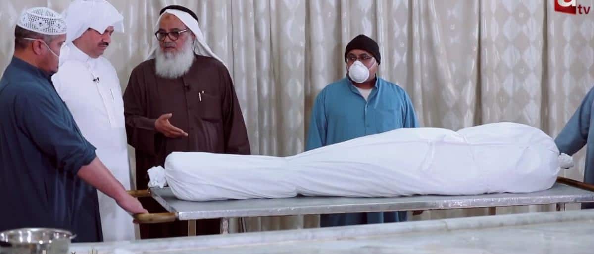 كيف يتم التعامل مع المتوفى المتحول جنسياً عند التغسيل والتكفين؟!