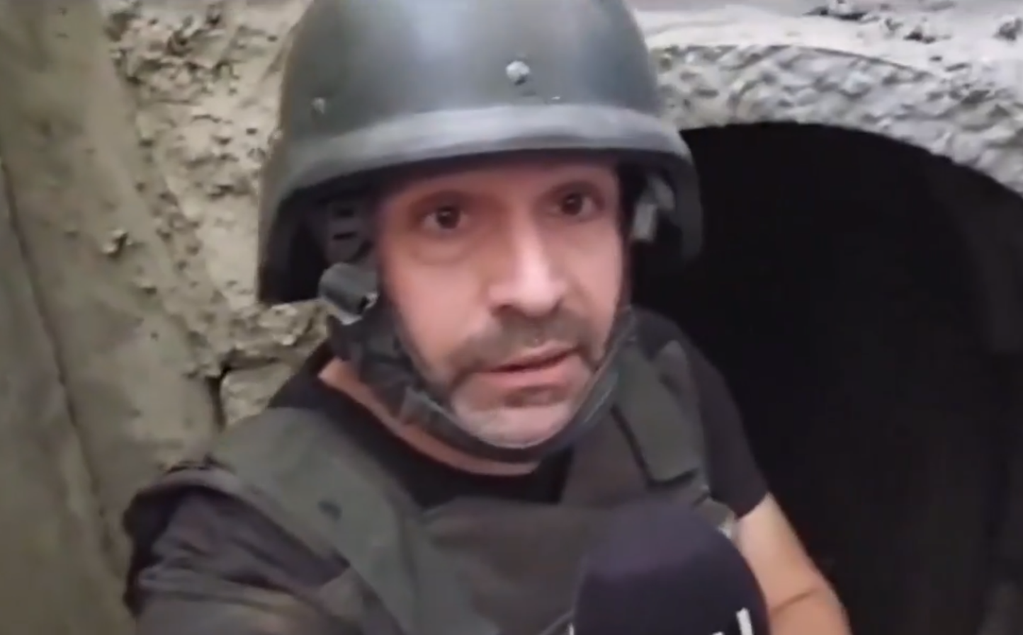 مراسل إسرائيلي داخل نفق قبل دقائق من تفجيره ومقتل 6 من جنود الاحتلال
