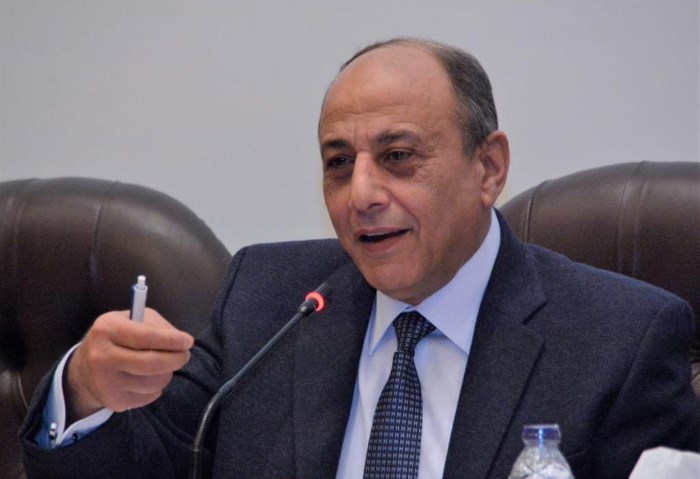 وزير الطيران المدني محمد عباس حلمي