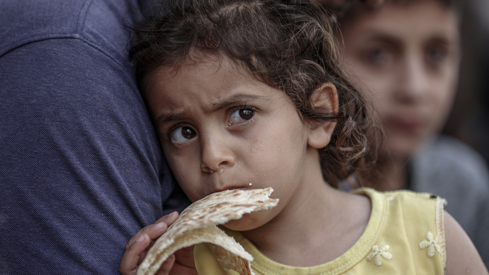 خطر تعجيل المجاعة بغزة.. تعليق مساعدات "الأونروا" وخطة إسرائيلية خبيثة
