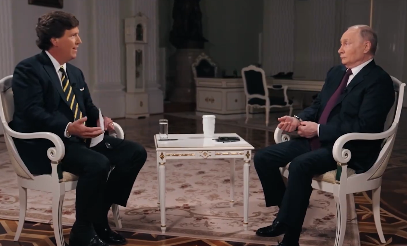 "مقابلة القرن".. بوتين يفجر مفاجآت في حواره مع تاكر كارلسون صديق ترامب