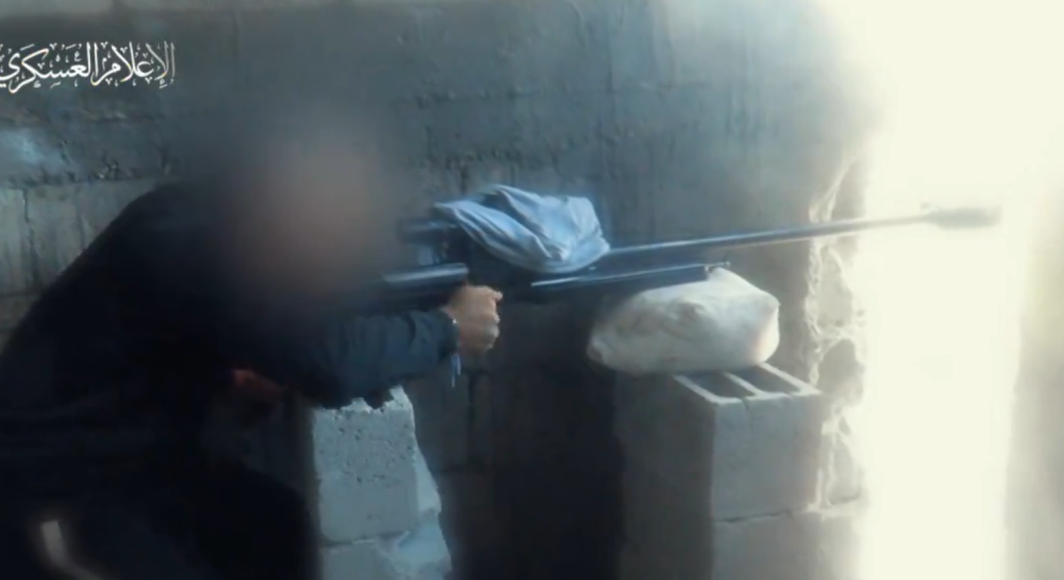 قناص القسام يُفجر رأس قناص إسرائيلي في مشهد هوليودي