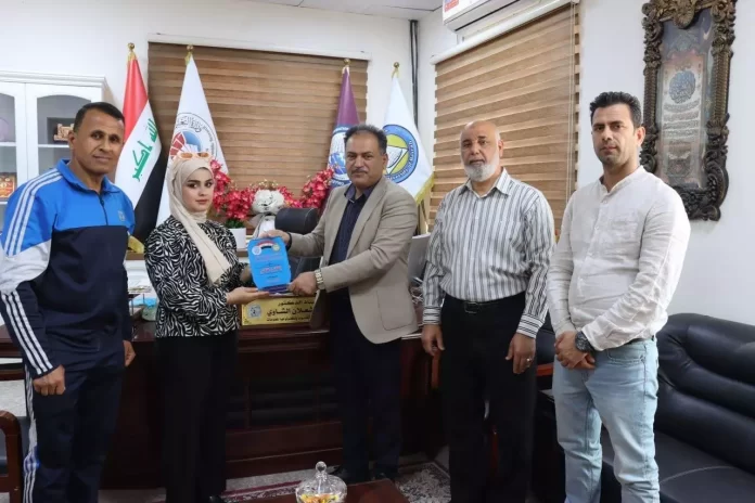 فوز فتاة بمركز متقدم بمسابقة للرسم الحر