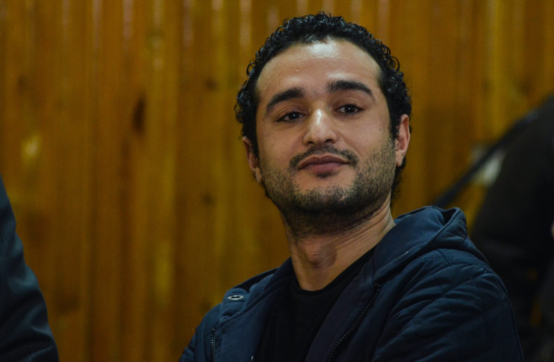 أحمد دومة يثير الجدل بملابس تحمل شعار كتائب القسام وسط القاهرة