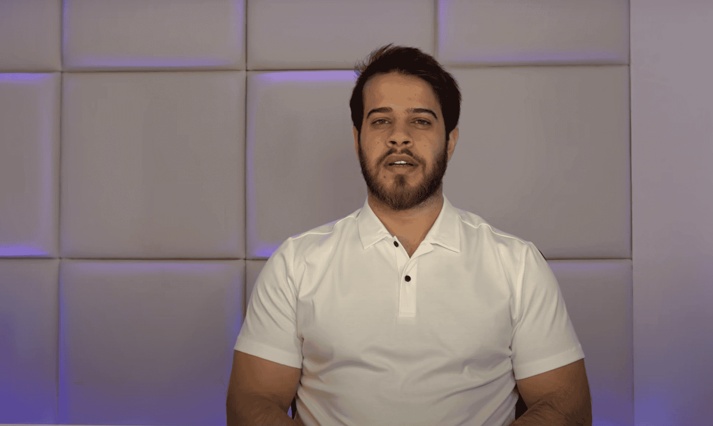 بصوت ملائكي.. أدهم النابلسي يؤم المصلين في صلاة التراويح بالأردن