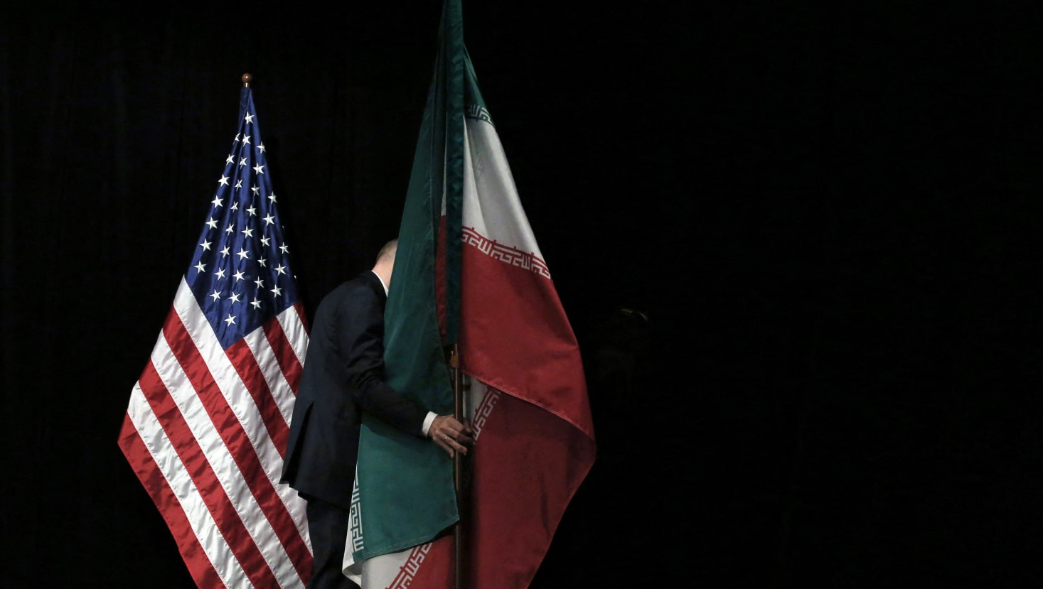 فايننشال تايمز: أمريكا تجري محادثات سرية مع إيران في سلطنة عُمان