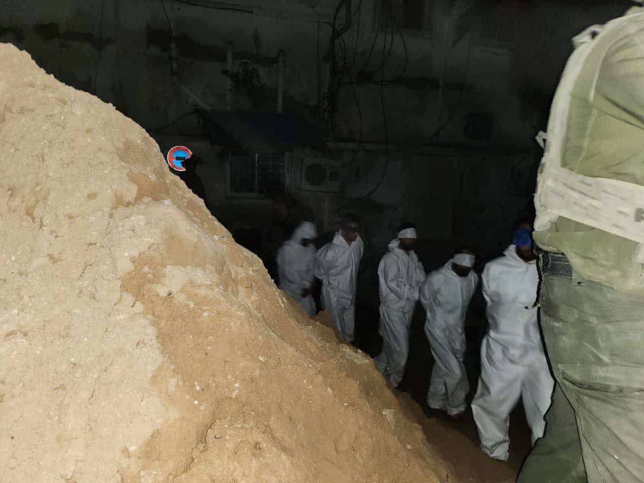 الاحتلال يجبر صحفيين وعاملين صحيين على خلع ملابسهم أثناء مداهمة مستشفى الشفاء