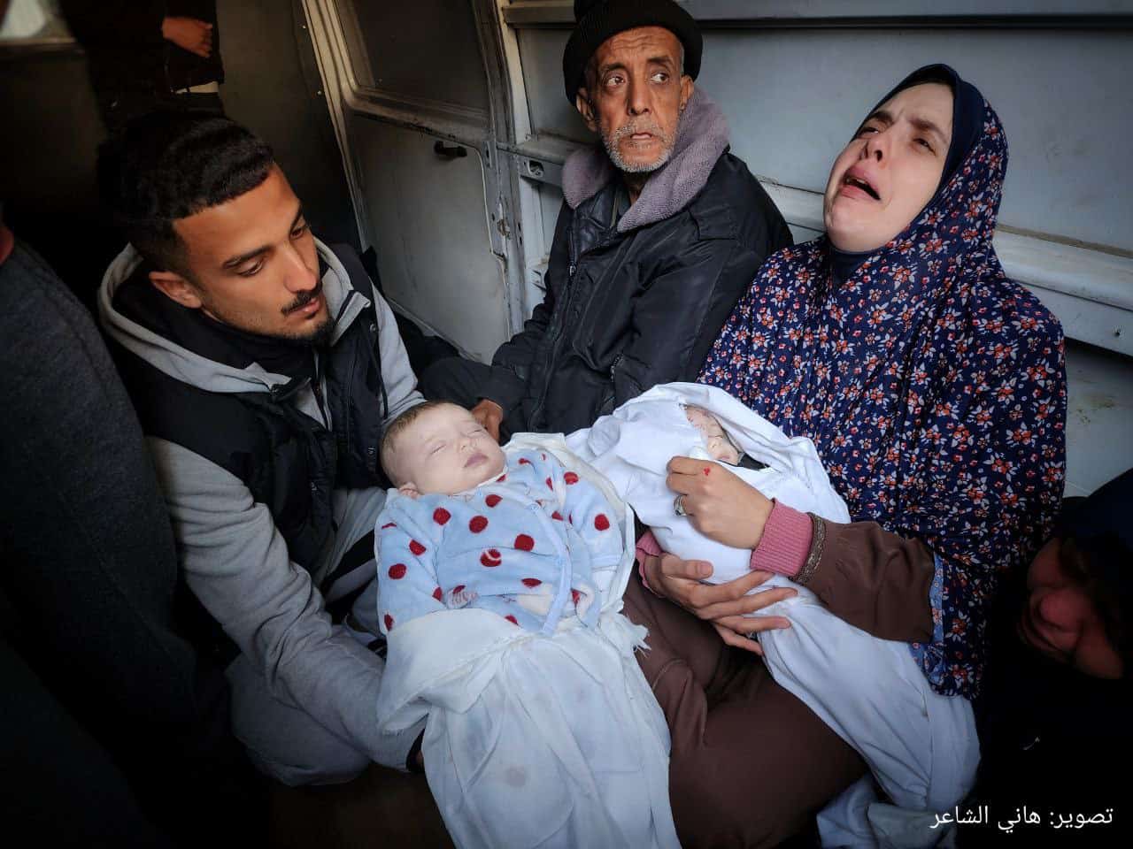 الفلسطينية رانية أبو عنزة تودع توأمها