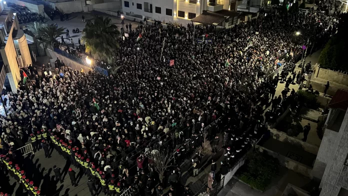 مظاهرات الأردنيين قرب سفارة الاحتلال