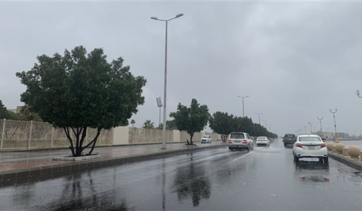 سلطنة عمان تحذر من منخفض جوي وتكشف عن التوقعات والأماكن المتأثرة