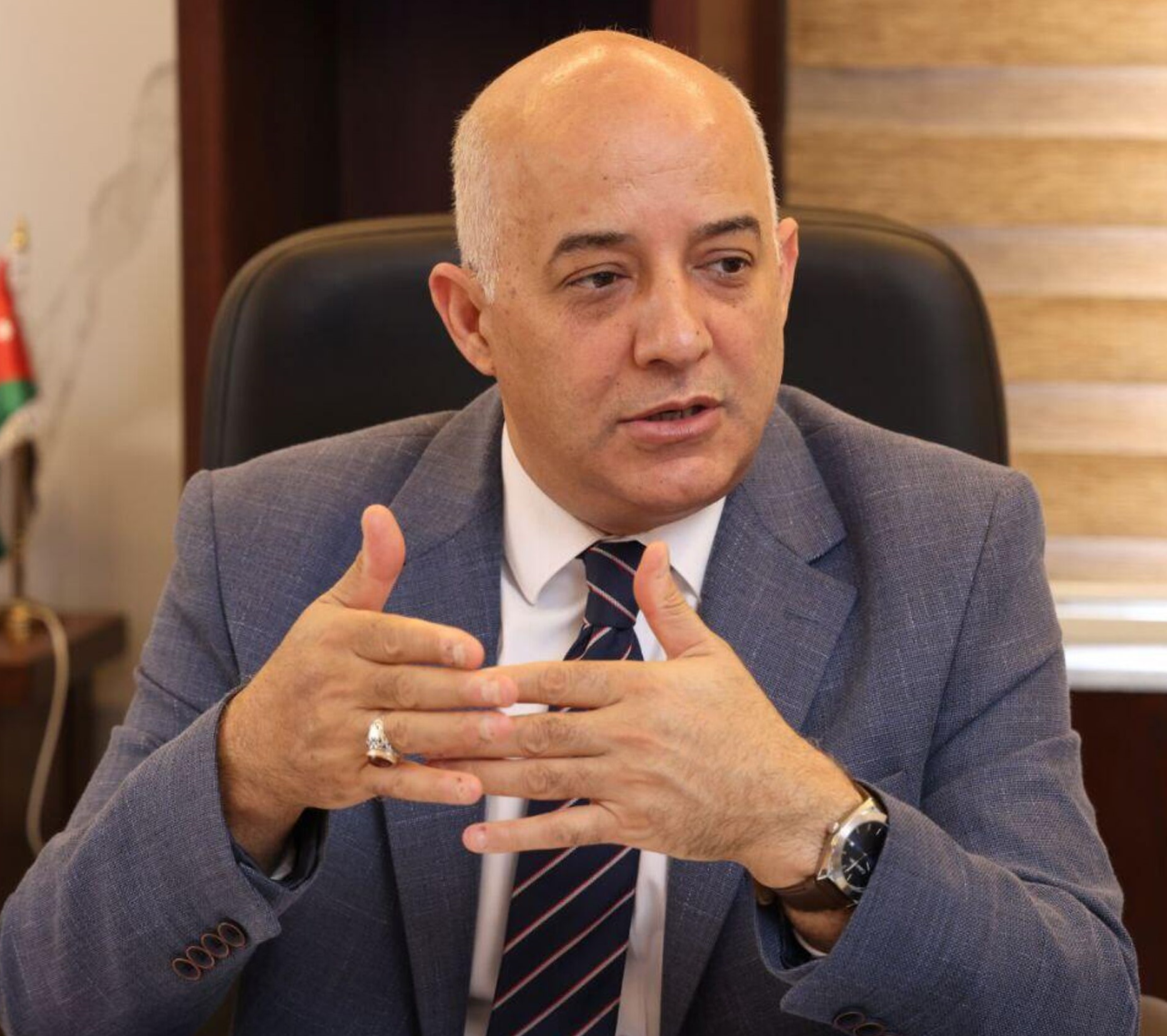 حديث وزير أردني عن غزة والمقاومة يثير غضبا.. مهند المبيضين يستفز الأردنيين والعرب