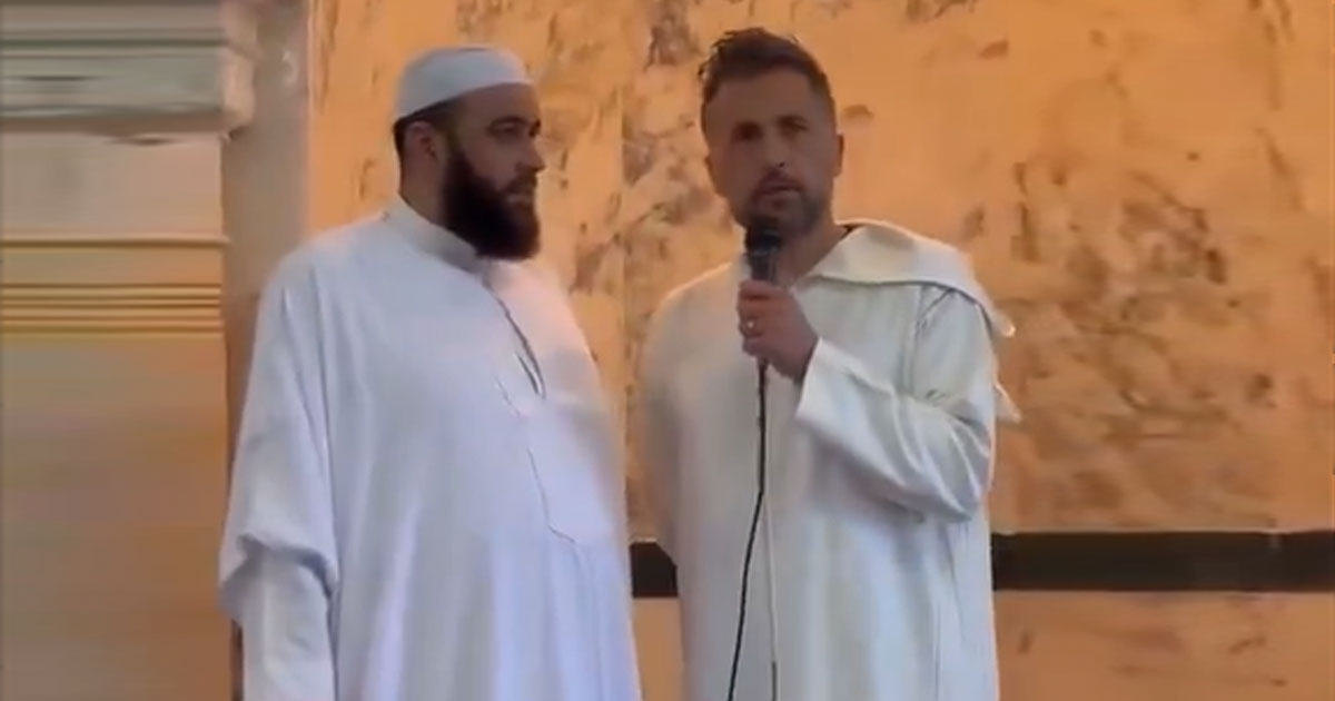 باتريس بوميل مدرب مولودية الجزائر صام رمضان سراً .. كيف أرشدته حرب غزة للإسلام؟ (فيديو)