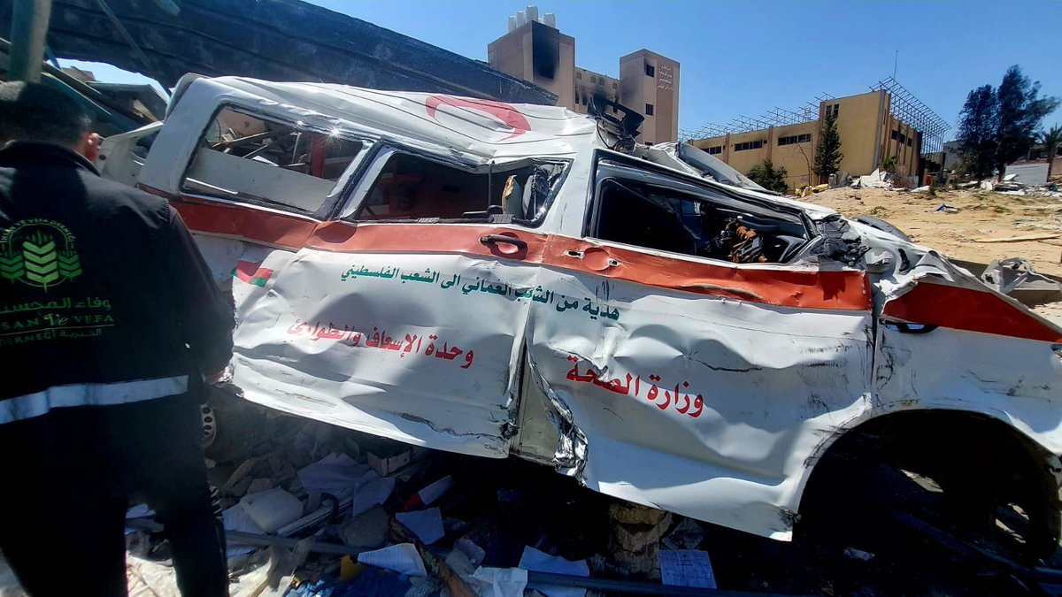 إسرائيل تدمر سيارات إسعاف تبرعت بها سلطنة عمان لأهالي غزة (شاهد)