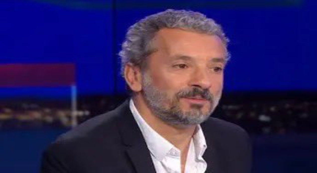بتهمة العمالة للمغرب.. توقيف الصحفي الجزائري فريد عليلات في المطار ومنعه من دخول البلاد