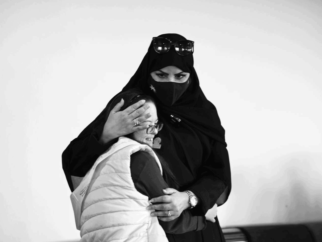 أسرار سيدة الخير مشاعل آل مبارك تتكشف بعد وفاتها.. هذا ما حدث عند القبر وفاجأ زوجها والجميع