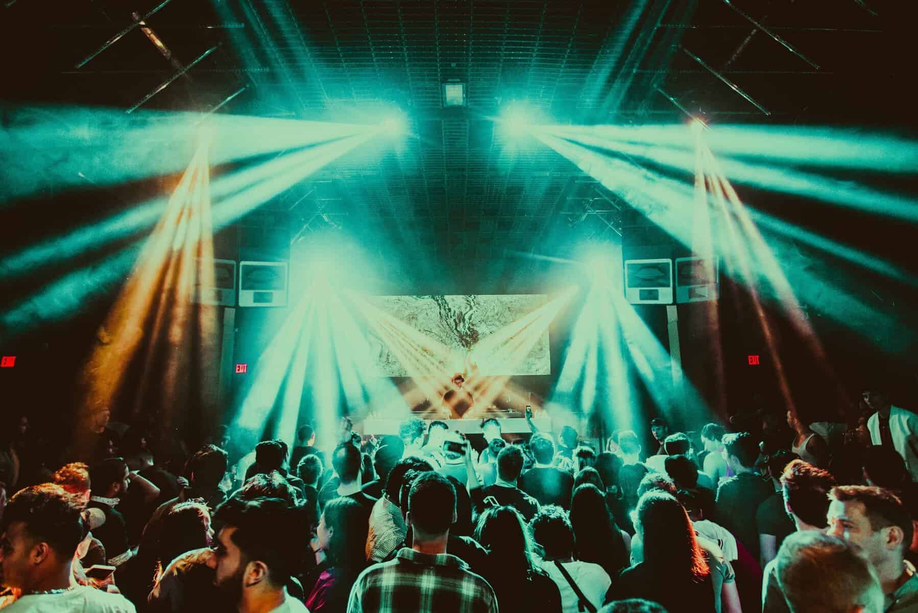 أول ملهى ليلي في السعودية