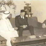 الشيخ زايد بن سلطان مع آغا حسن عابدي