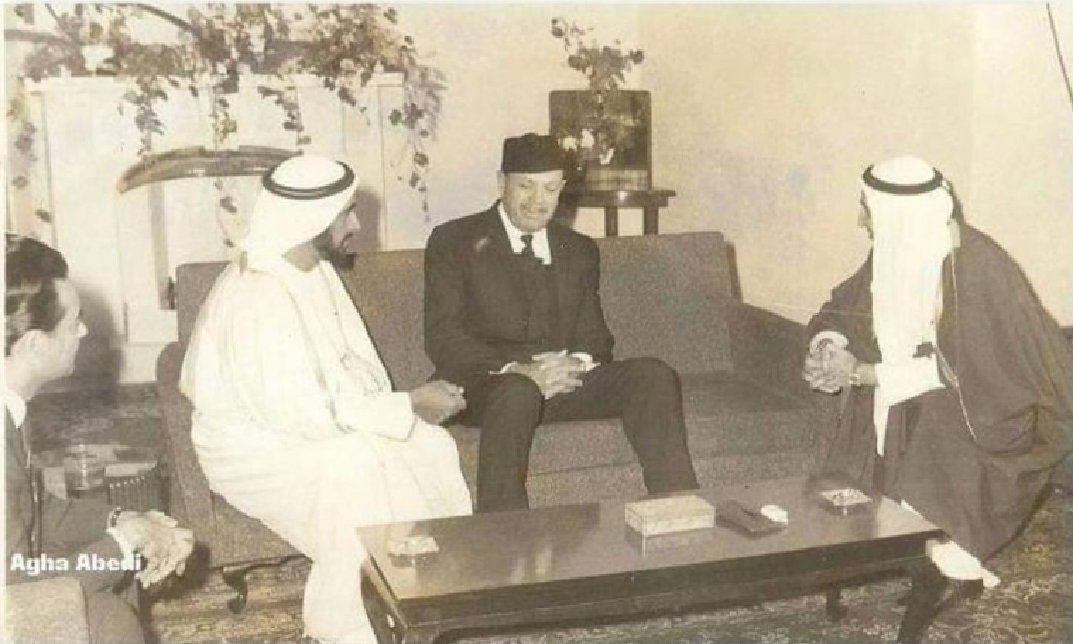 الشيخ زايد بن سلطان مع آغا حسن عابدي