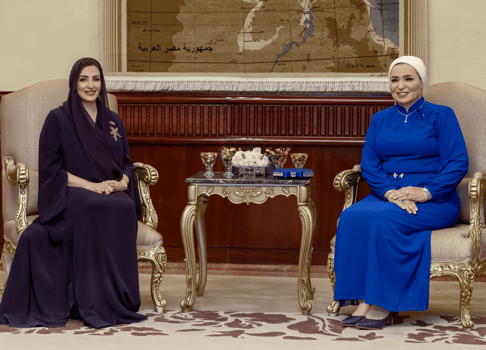 بالتزامن مع اقتحام رفح.. زوجة سلطان عمان في زيارة خاصة لمصر وانتصار السيسي تستقبلها