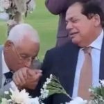 حسام موافي يقبل يد محمد أبو العينين