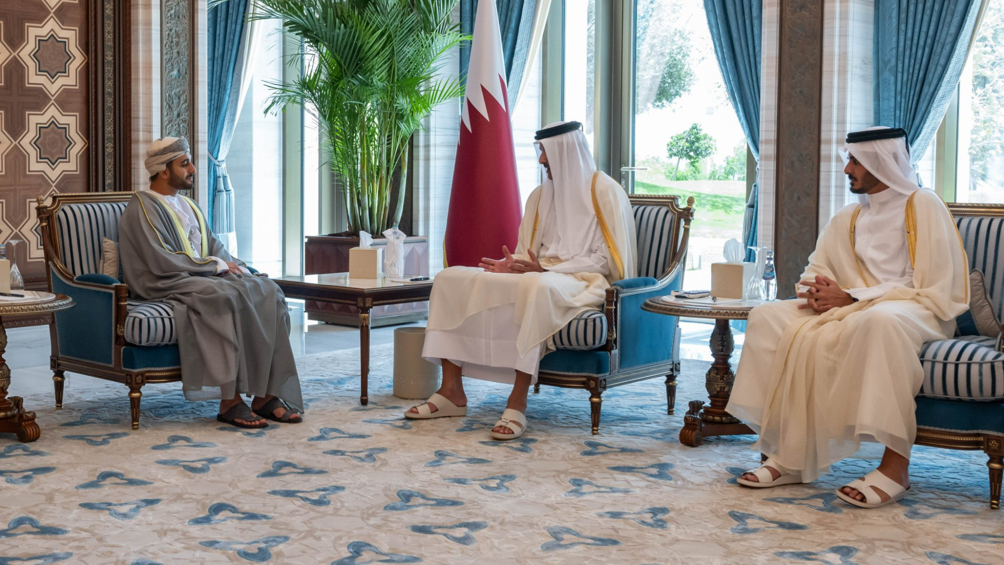 أمير قطر التقى ذي يزن بن هيثم في قصر لوسيل بالدوحة