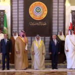ظهور بشار الأسد رئيس النظام السوري إلى جانب أمير قطر في قمة البحرين