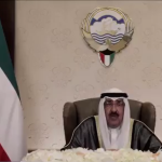 أمير الكويت مشعل الأحمد يحل مجلس الأمة
