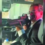 السفير البريطاني في المكسيك يشهر سلاحه في وجه زميل بالسفارة