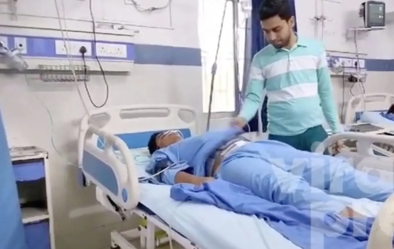 المريض في مستشفى موتيهاري، بيهار. اعتقدت والدة الرجل في البداية أنه يمزح عندما قال إنه ابتلع مفاتيحها.