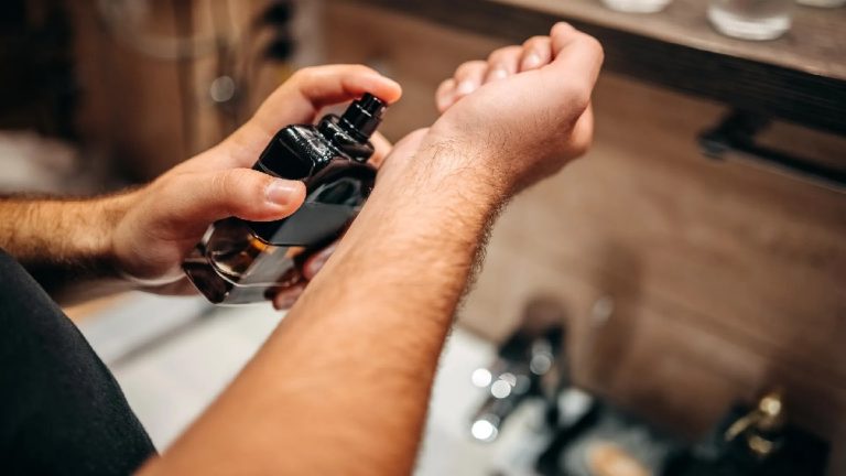 عطور رجالية أنيقة تكشف أن التميز لا يحتاج إلى ميزانية كبيرة