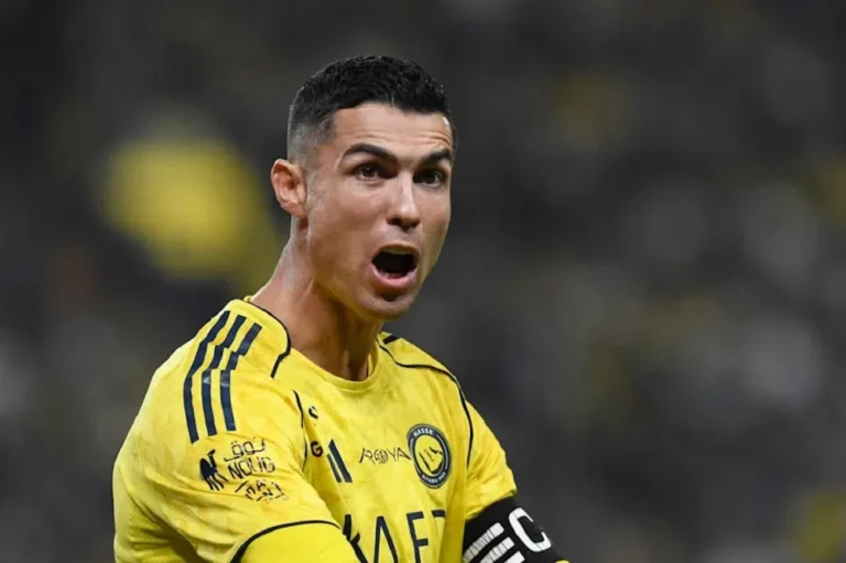 حقيقة تمرد رونالدو: أسباب غياب “الدون” عن تدريبات النصر وهل يقترب الرحيل؟