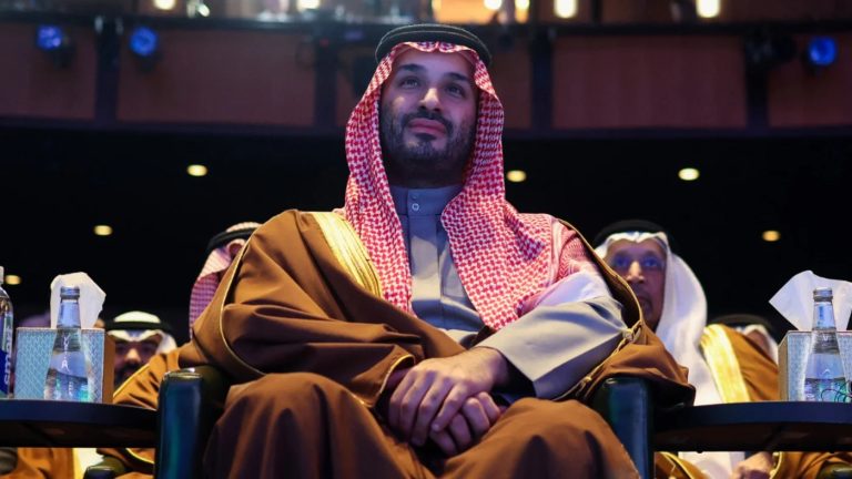 اللحظات الأخيرة قبل الانفجار.. دور ليندسي غراهام في ضم الرياض للتحالف العسكري ضد إيران