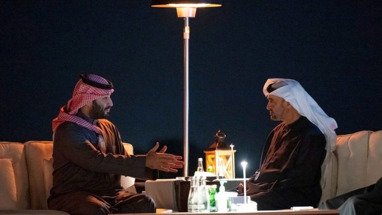 صراع الأخوة الأعداء: لماذا تحول التحالف السعودي الإماراتي إلى تنافس استراتيجي على قيادة الشرق الأوسط؟ تصاعد التوتر بين السعودية والإمارات يكشف صراعاً عميقاً على النفوذ والطاقة وقيادة الشرق الأوسط