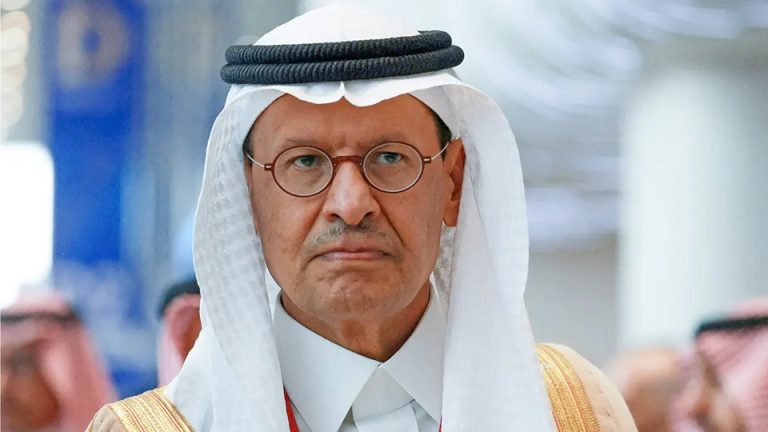 خروج الإمارات من أوبك يضع السعودية أمام تحديات جديدة في سوق النفط العالمي انسحاب الإمارات من أوبك يضع نفوذ السعودية النفطي أمام اختبار صعب