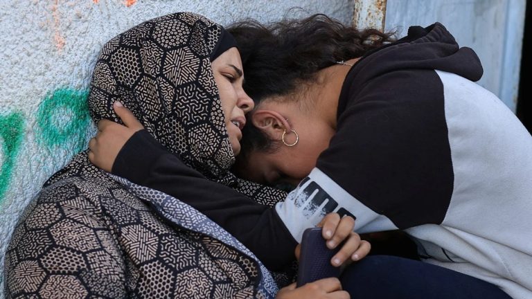 إسرائيل تهدد بإسقاط اتفاق غزة إذا رفضت حماس نزع السلاح وسط مخاوف من عودة الحرب