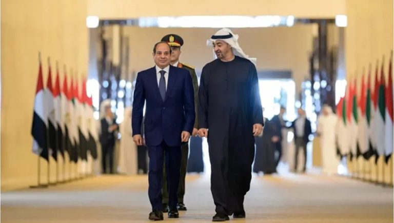خلف كواليس جولة أبوظبي: هل انزلقت مصر إلى “الفخ الاستراتيجي” بعد ظهور طائراتها في الإمارات؟ زيارة السيسي المفاجئة إلى الإمارات