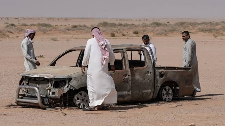 شاحنة متفحمة وجثتان في الرمال.. القصة الكاملة للراعي العراقي الذي واجه الكوماندوز الإسرائيلي بالمصادفة شاحنة متفحمة وجثتان في الرمال.. القصة الكاملة للراعي العراقي الذي واجه الكوماندوز الإسرائيلي بالمصادفة