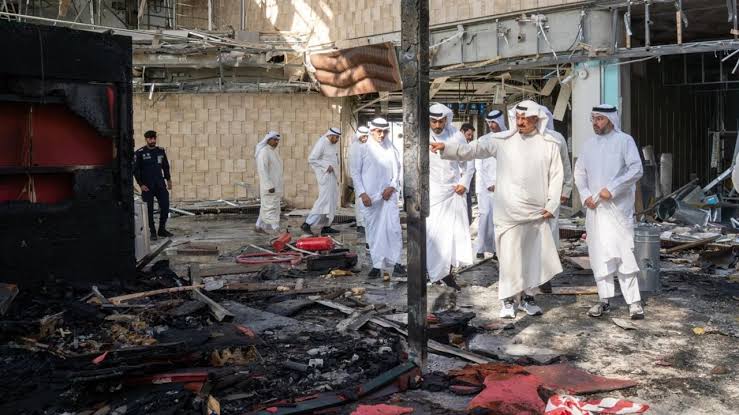 اتفاقات واشنطن تتهاوى.. صواريخ إيران تضرب الكويت والبحرين وترامب يهدد بـ “إنهاء الجمهورية الإسلامية” اتفاقات واشنطن تتهاوى.. صواريخ إيران تضرب الكويت والبحرين وترامب يهدد بـ "إنهاء الجمهورية الإسلامية"