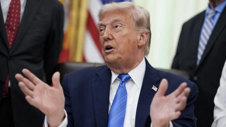 المليار الرقمي الأول.. كيف تفوقت ‘الميم كوينز‘ على عقارات وترامب في البيت الأبيض؟ تقرير أخلاقيات حكومي يكشف أن عوائد العملات الرقمية رفعت دخل ترامب في 2025 إلى أكثر من 1.2 مليار دولار، وسط جدل حول تضارب المصالح في البيت الأبيض.